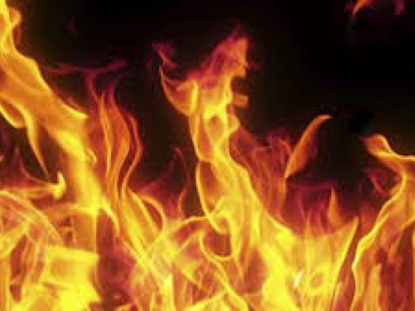 ताप्लेजुङको दोभान बजारमा आगलागी