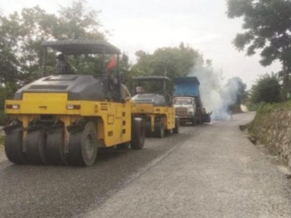 मध्यपहाडी राजमार्गको पूर्वी खण्ड कालोपत्र गर्ने चरणमा 