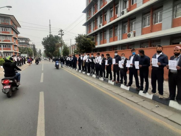 नायब सुब्बा पदका कर्मचारीहरुले गरे प्रदर्शन