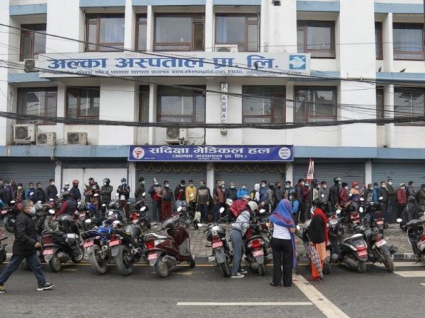 ‘भेरोसेल खोप’ लगाउनेको भिड