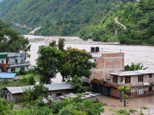 दोलालघाट पुरानो बजार क्षेत्रका ११ घर डुबानमा  