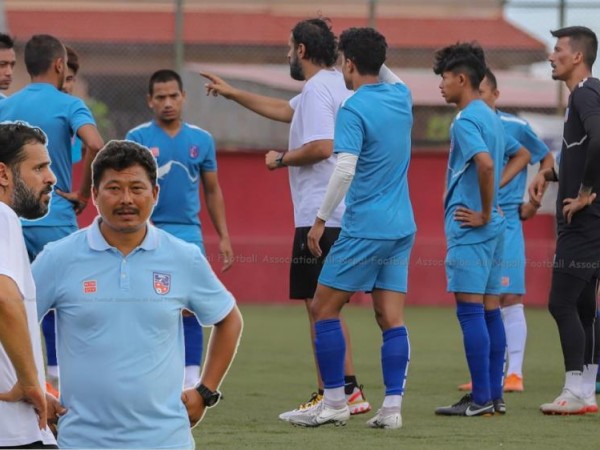 क्याम्पबाट बाहिरिए राष्ट्रिय फुटबल टिमको १४ खेलाडी