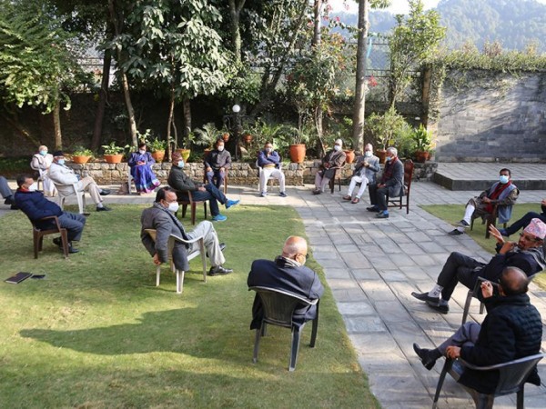 महाधिवेशनबारे छलफल गर्न कांग्रेस पदाधिकारी बैठक बस्दै