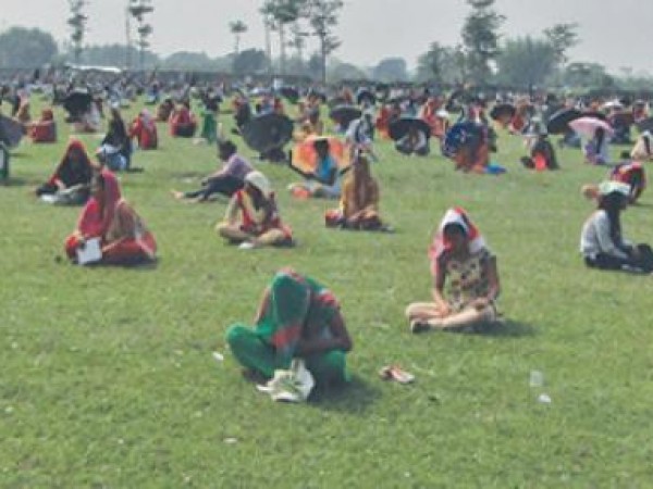 म्यादी प्रहरी :एक लाख माग्दा तीन लाखले दिए आवेदन