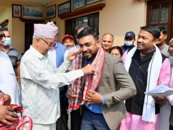 कमिटीका अध्यक्ष यादव एमालेमा प्रवेश