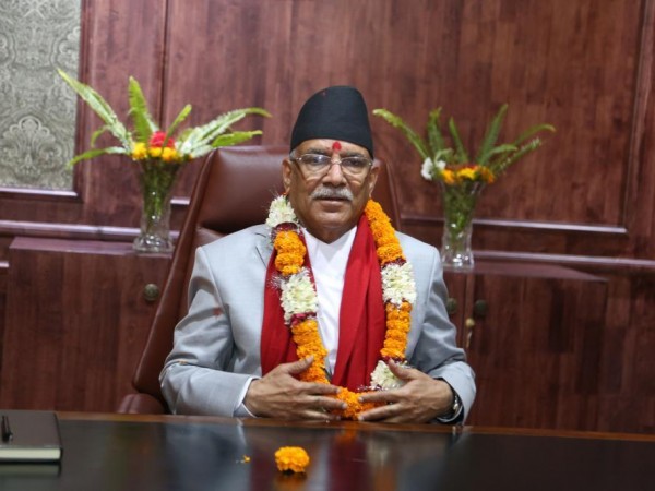 प्रधानमन्त्री प्रचण्डद्वारा शपथ लिएलगत्तै पदभार ग्रहण