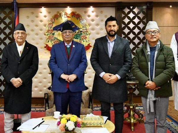 मुख्यमन्त्रीको नेतृत्व आलोपालो गर्दै एमाले र माओवादी