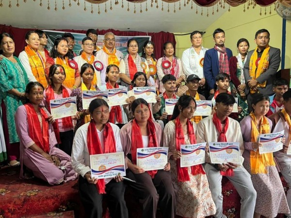 एसईई परिक्षामा उत्कृष्ट हुने ८० जना थारू बिद्यार्थीहरू लाई सम्मान  ।