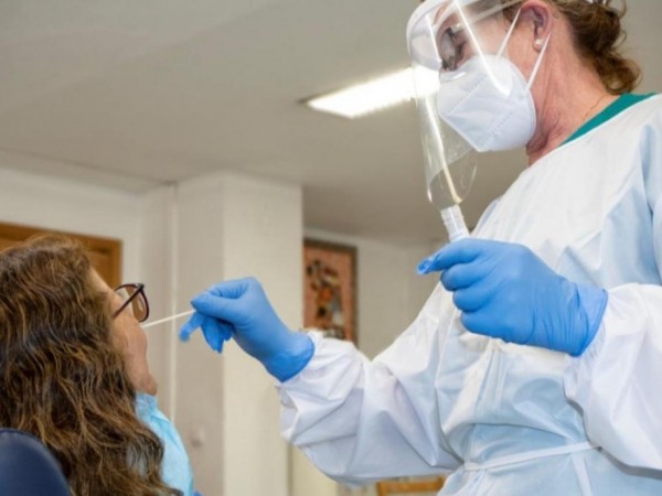 भारत बाट नेपाल फर्किएका शङ्कास्पद छतिस जनाकाे स्वास्थ्य परिक्षण गर्दा तीन जनमा काेराेना पुष्टि ।