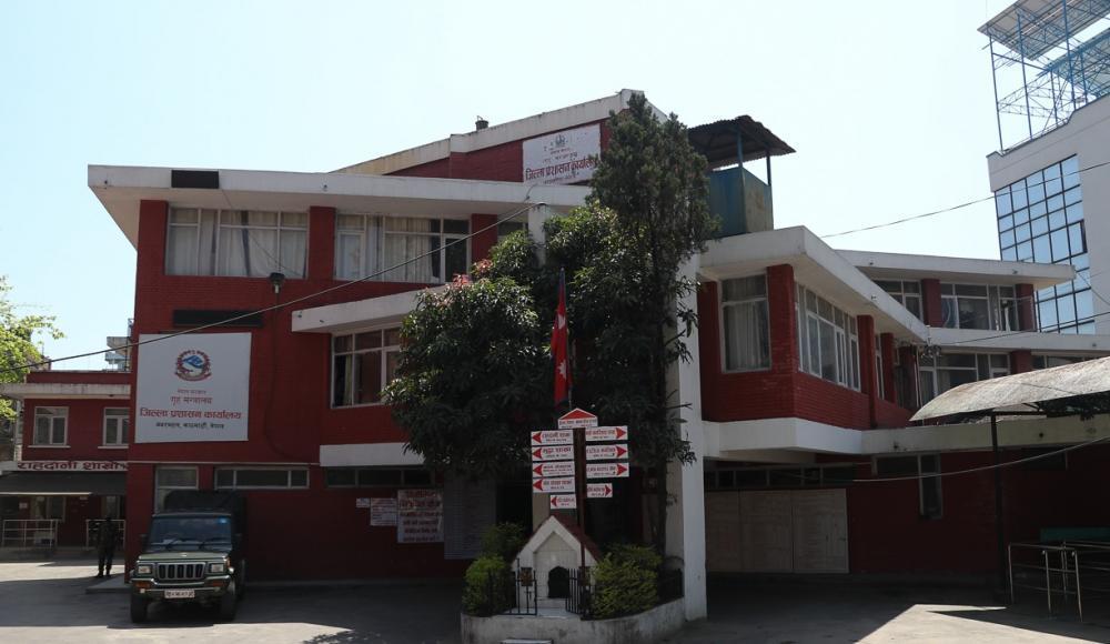 अत्यावश्यक बाहेकका सेवा बन्द गर्ने निर्णय 