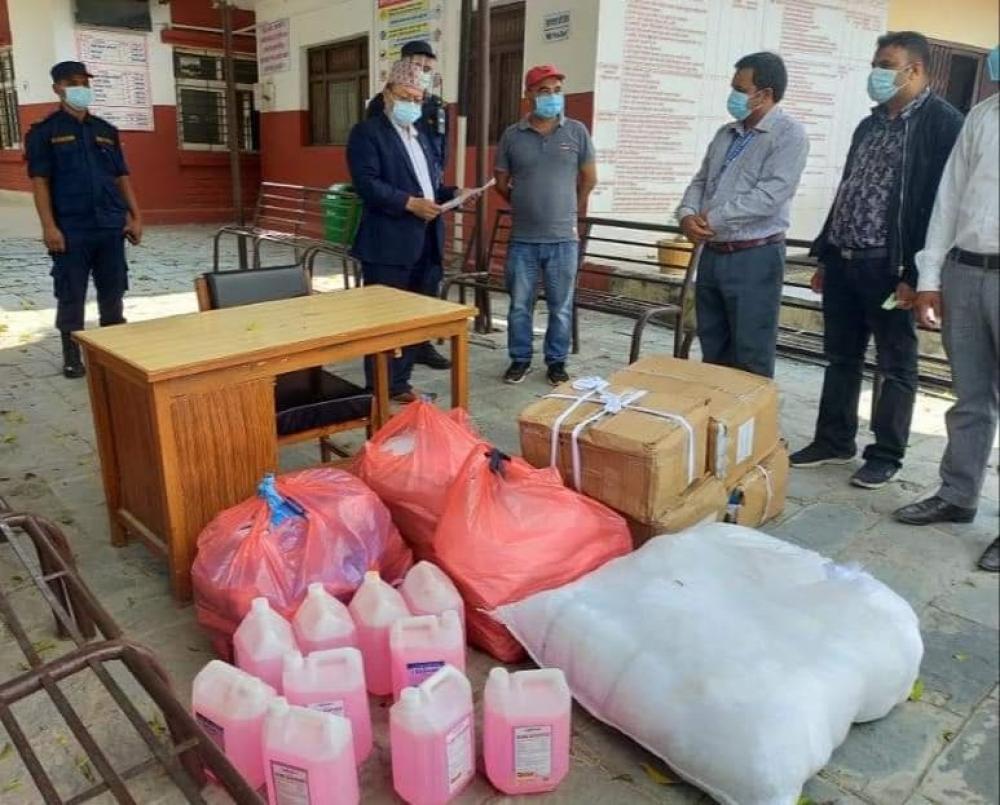 युवा समिति रामेछापले गर्यो स्वास्थ्य सामग्री सहयोग 