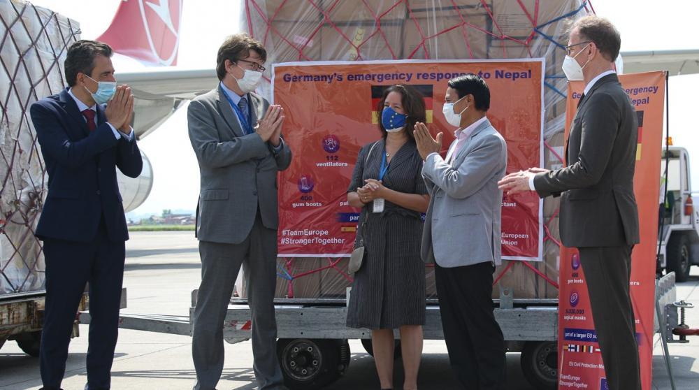 जर्मनी राजदूतले नेपाललाई दियो  स्वास्थ्य सामग्री
