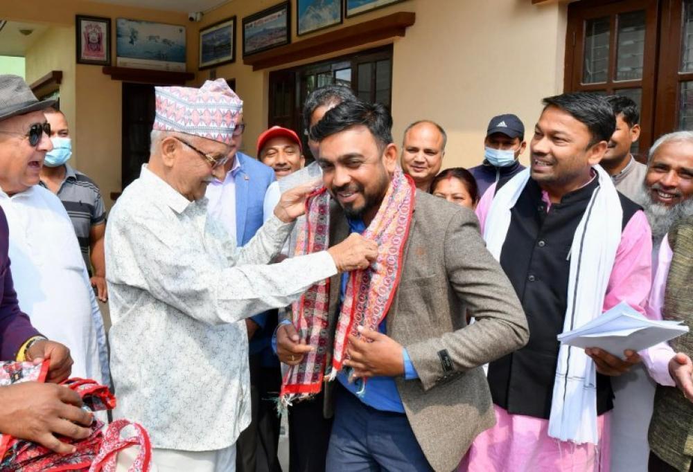 कमिटीका अध्यक्ष यादव एमालेमा प्रवेश