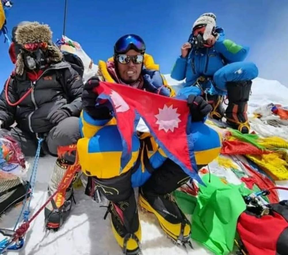 रामेछापको कार्कीले गरे सगरमाथाको सफल आरोहरण