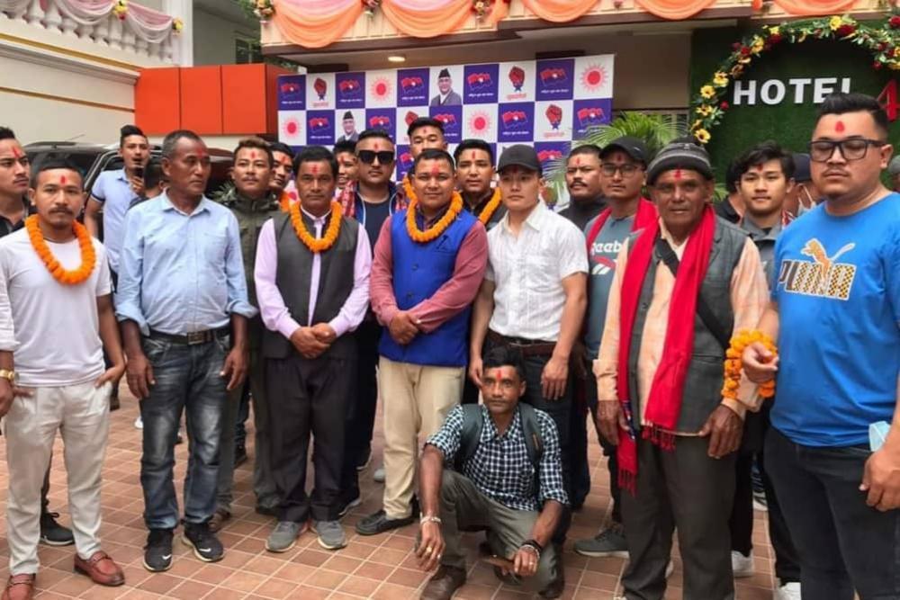कांग्रेस सभापति एमालेमा प्रवेश