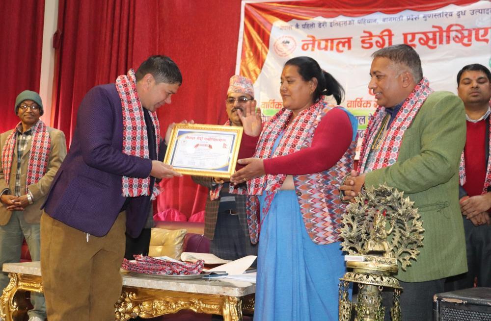 पत्रकार नवराज बजगाईलाई डेरी एसोसिएसनको सम्मान