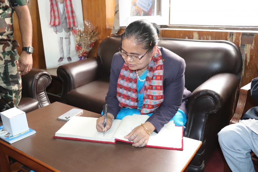 भृकुटीमण्डपको खुला (हङकङ)बजार व्यवस्थित गर्न मन्त्री चौधरीको निर्देशन