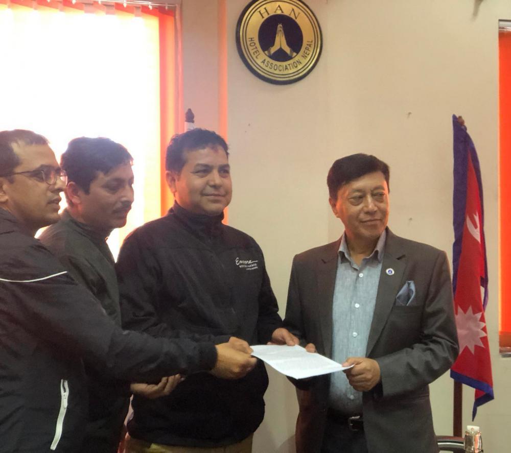 होटेल तथा पर्यटन श्रमिकले बुझाए हान लाई छ बुँदे ज्ञापन पत्र  आफ्ना माग पुरा नगरे होटेल तथा पर्यटन श्रमिक आन्दोलनमा :-सन्जिब दुलाल