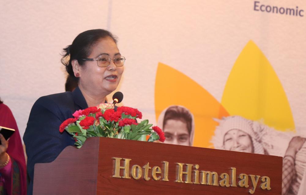 महिलाको आर्थिक स्तर माथि उठाउन हाम्रा कार्यक्रम गरिब लक्षित हुनुपर्छ: मन्त्री चौधरी