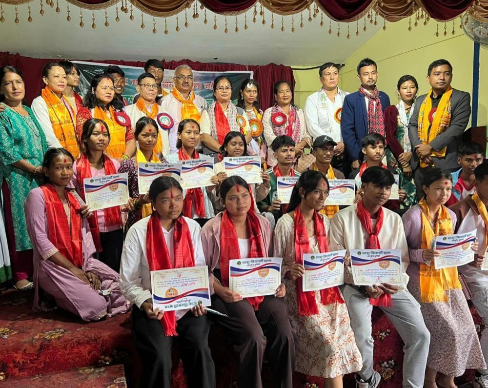 एसईई परिक्षामा उत्कृष्ट हुने ८० जना थारू बिद्यार्थीहरू लाई सम्मान  ।
