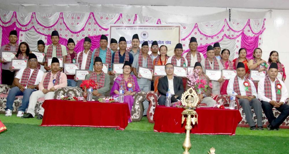 घरेलु उद्योग प्रवर्द्धनमा सबै एक जुट हुनु पर्ने सरोकारवाला जाेड।