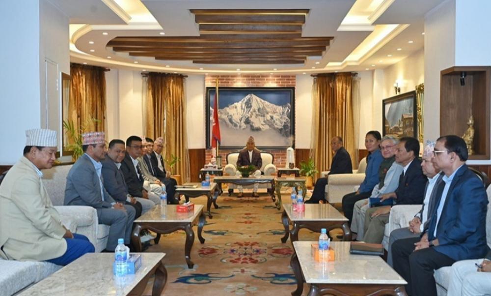 राष्ट्रपति समक्ष  गुहार माग्दै शीतल निवास पुगे विपक्षी दलका नेताहरू ।