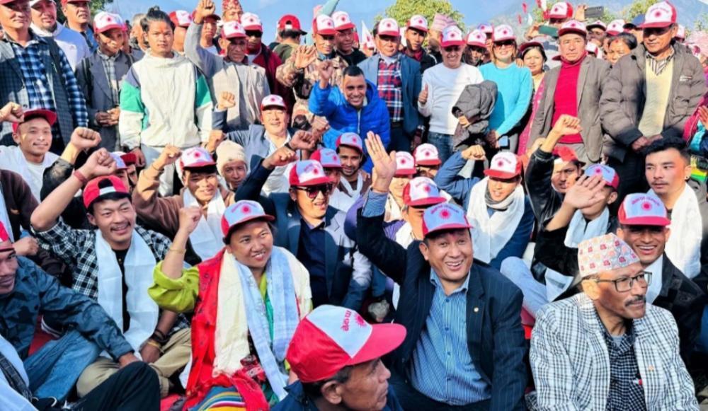 गाैरीशंकरमा एमालेप्रतिकाे आकर्षण बढ्दै , युवाहरू धमाधम पार्टी प्रवेश , गुरूङ द्वारा स्वागत ।