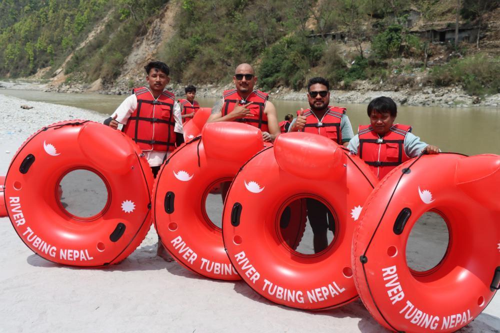 नेपालमै पहिलोपटक सुरु भयो रिभर ट्यूबिङ सुरू ।
