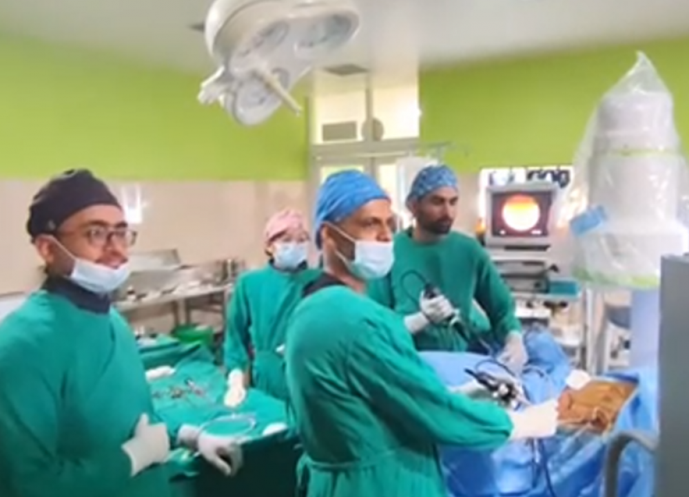 नेपाल मेडिकल कलेजमा पहिलाे पटक एन्डोस्कोपिक कम्बाइन्ड इन्ट्रारेनल सर्जरीबाट  मिर्गाैलाकाे पत्थरी निकाल्न सफल।