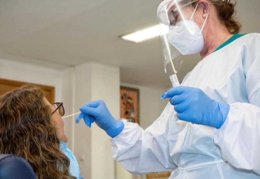 भारत बाट नेपाल फर्किएका शङ्कास्पद छतिस जनाकाे स्वास्थ्य परिक्षण गर्दा तीन जनमा काेराेना पुष्टि ।