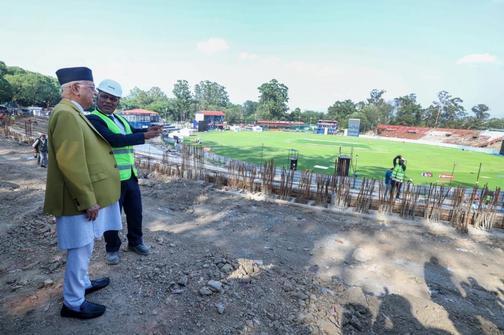 कीर्तिपुरस्थित निर्माणाधीन क्रिकेट म‌दानकाे  प्रधानमन्त्री ओली द्वारा निरीक्षण ।