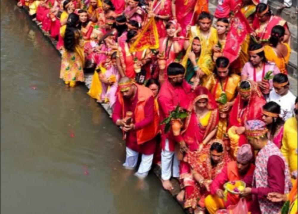 घटस्थापना देखि बिजय  दशमीकाे दिनसम्म पशुपतिमा अठारौं नवरात्री महाेत्सव हुँदै ।
