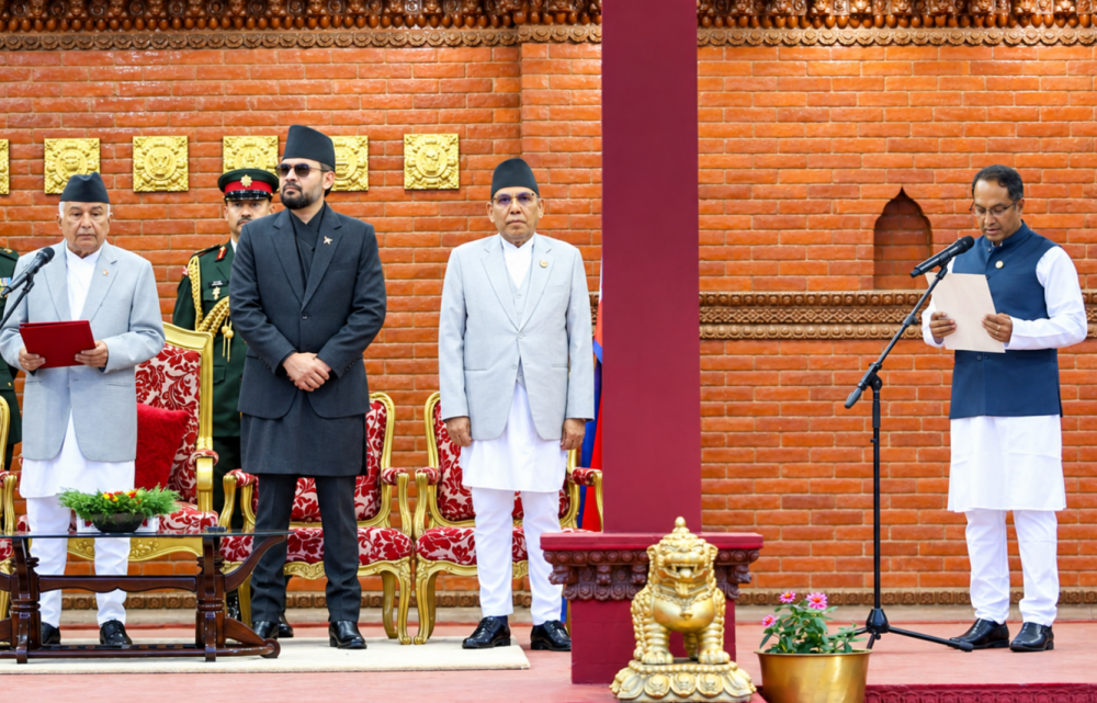 नवनियुक्त उद्योगमन्त्री दीपककुमार साहले लिए पद तथा गोपनीयताको शपथ