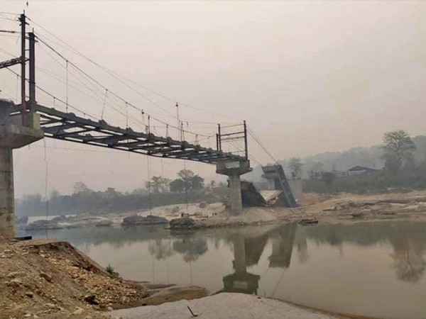 तनहुँको देवघाट र चितवनको ठिमुरा जोड्ने पक्की पुल भत्कियो