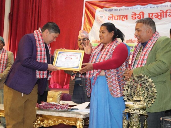 पत्रकार नवराज बजगाईलाई डेरी एसोसिएसनको सम्मान