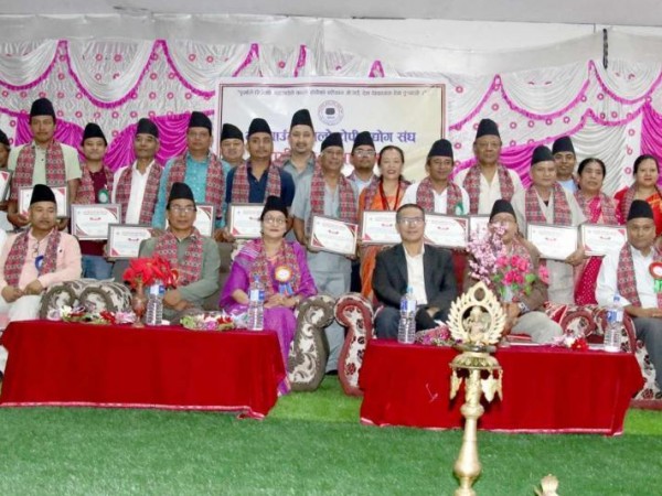 घरेलु उद्योग प्रवर्द्धनमा सबै एक जुट हुनु पर्ने सरोकारवाला जाेड।