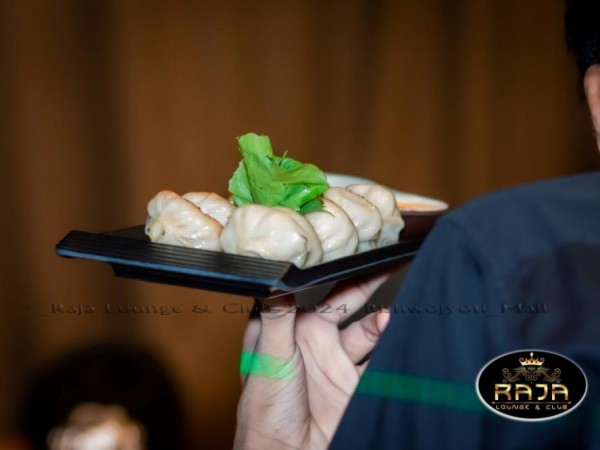 पर्याप्त पार्किङका साथ २४ सै घण्टा सेवा प्रदान गर्दै जमल विश्वज्वती महलमा राजा लन्ज एन्ड क्लब सञ्चालनमा।