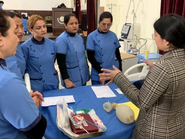 नेपाल मेडिकल कलेजका स्टाफ नर्सलाई क्रिटिकल केयर तालिम।