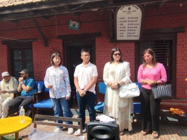 लक्ष्यजीत र समृद्धि मल्लले गरे अनाथ बालबालिकालाई  आवश्यक विभिन्न सामग्री सहयाेग ।
