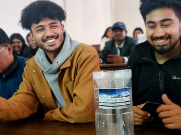 नेपाल इन्जिनियरिङ कलेजका विद्यार्थीहरू वर्षा सम्बन्धी तथ्याङ्क संकलनमा परिचालन ।
