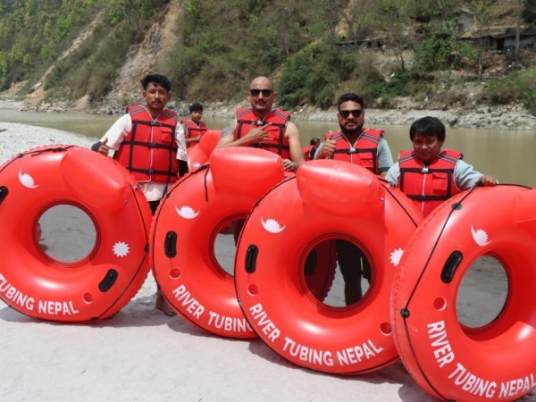 नेपालमै पहिलोपटक सुरु भयो रिभर ट्यूबिङ सुरू ।