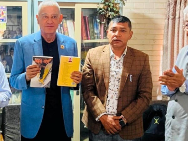 काेइरालाले गरे  श्रेष्ठको नियात्रा संग्रह ‘यात्राको तस्बिर’  लाेकार्पण ।