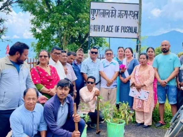 जननेता मदन भण्डारीको ७४ औं  जन्म जयन्तीको अवसरमा पुष्पलाल पार्क भंगेरीमा सरसफाइ तथा वृक्षारोपण  कार्यक्रम ।