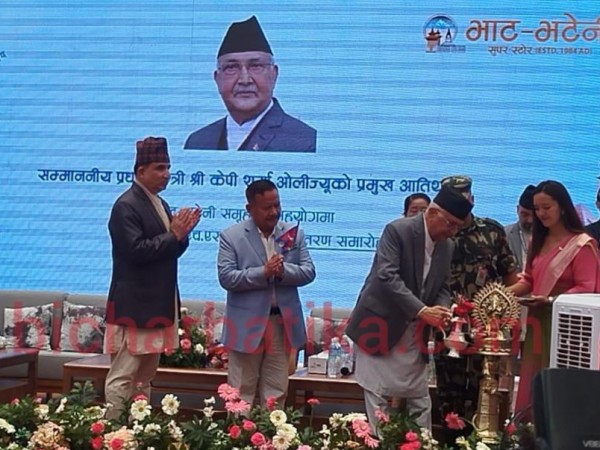 सफल व्यवसायी गुरूङले बनाईदिएकाे त्रि.वि. शिक्षण अस्पतालकाे ईएचएस भवन प्रधानमन्त्री ओली द्वारा उद्घाटन ।