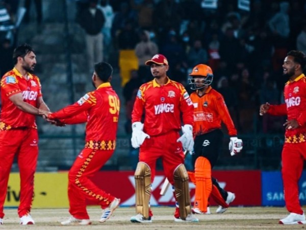 लुम्बिनी लायन्सले चितवन राइनाेजलाई छ विकेटले  हराउँदै जित हासिल गर्न सफल ।