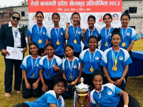 तेस्रो बागमती प्रदेश खेलकुद प्रतियोगिताकाे महिला क्रिकेटको उपाधि काठमाडौं लाई ।
