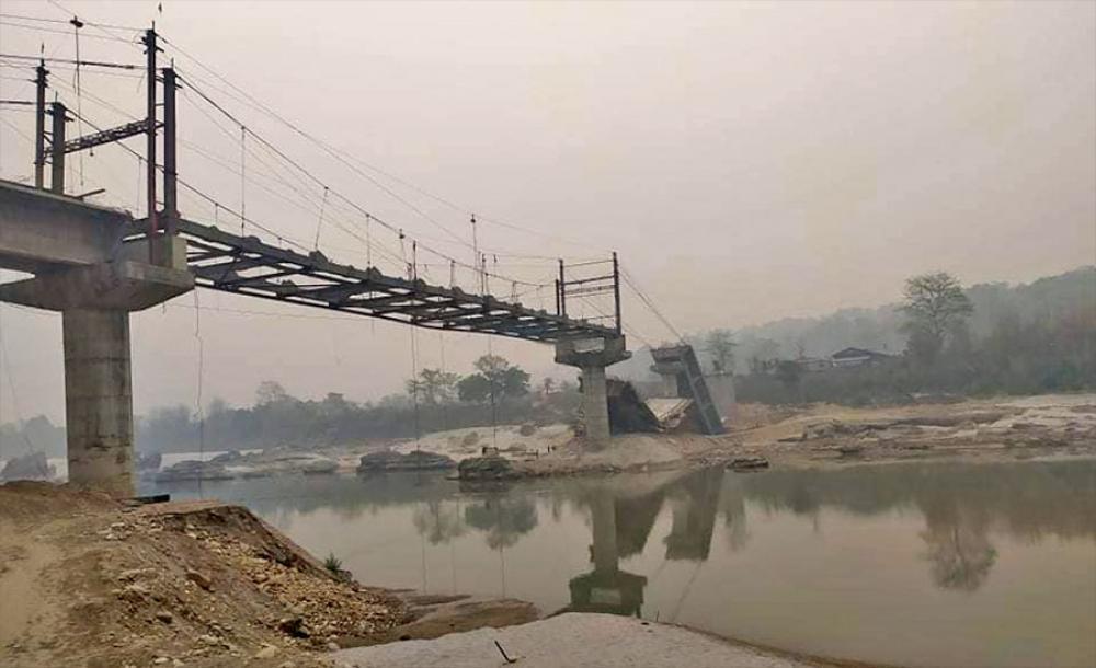 तनहुँको देवघाट र चितवनको ठिमुरा जोड्ने पक्की पुल भत्कियो