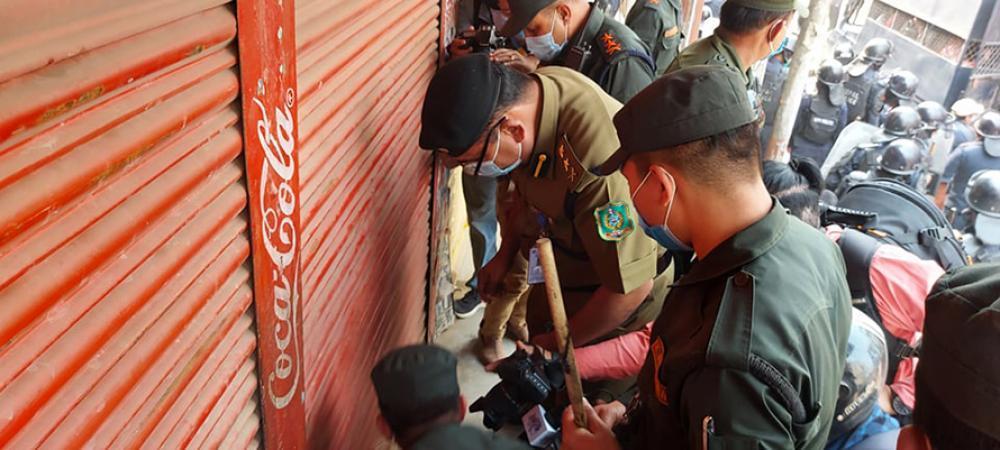 सिटी मार्केटका पसल काठमाडौं महानगरले गर्यो सिल 