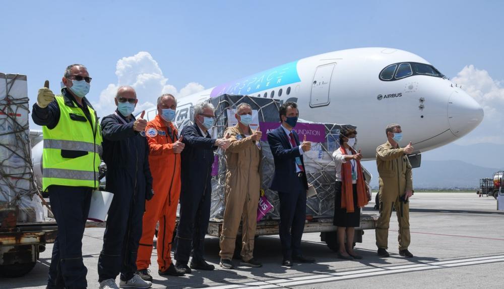 नेपाल आइपुग्यो फ्रान्सले सहयोग गरेको स्वास्थ्य सामग्री 