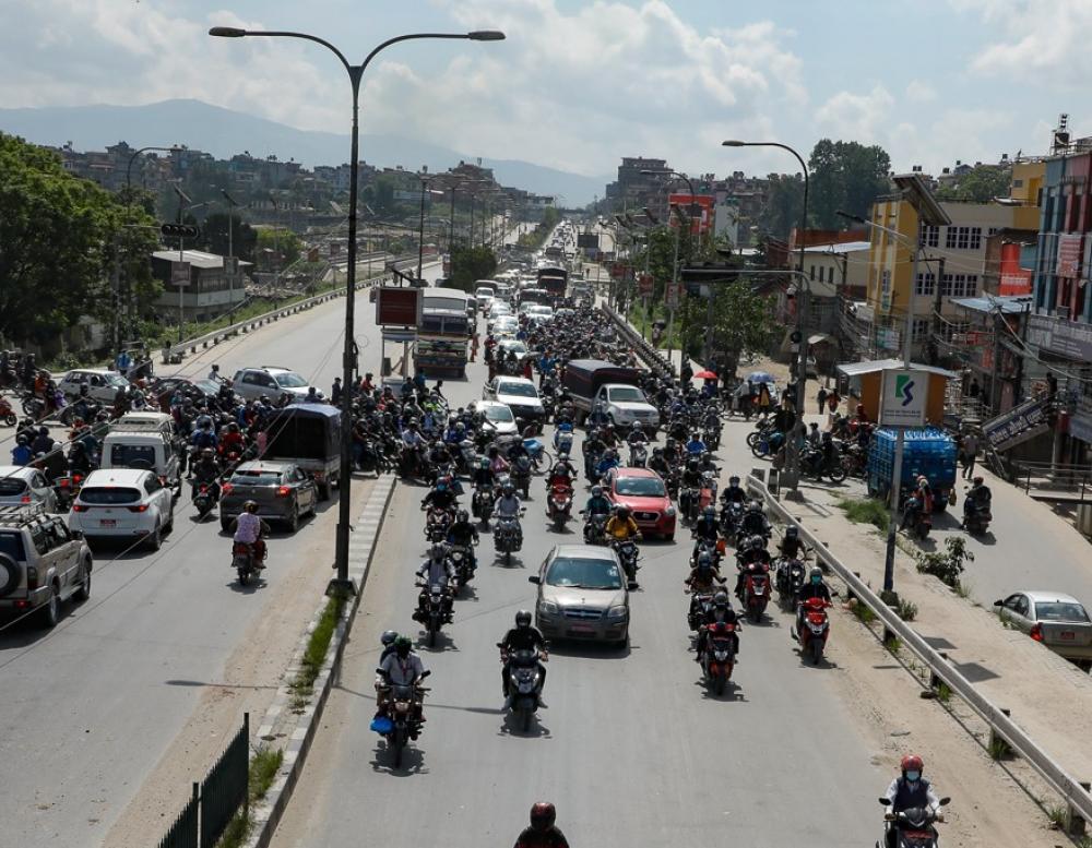 निषेधाज्ञा खुकुलो भएसँगै केही स्थानमा ट्राफिक जाम 